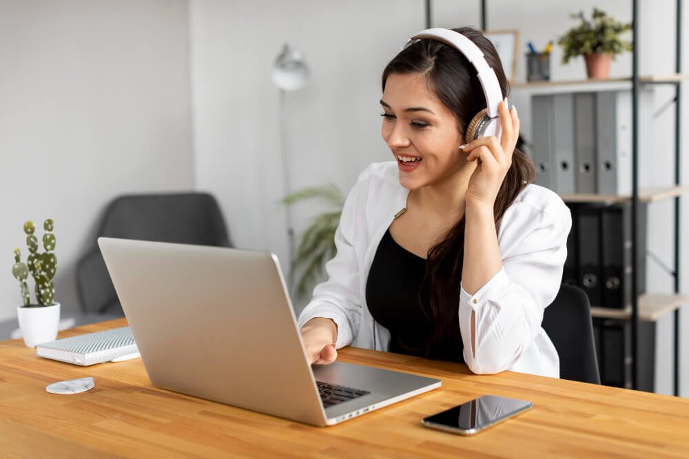 How to Be a Virtual Assistant (Step-by-Step Guide)